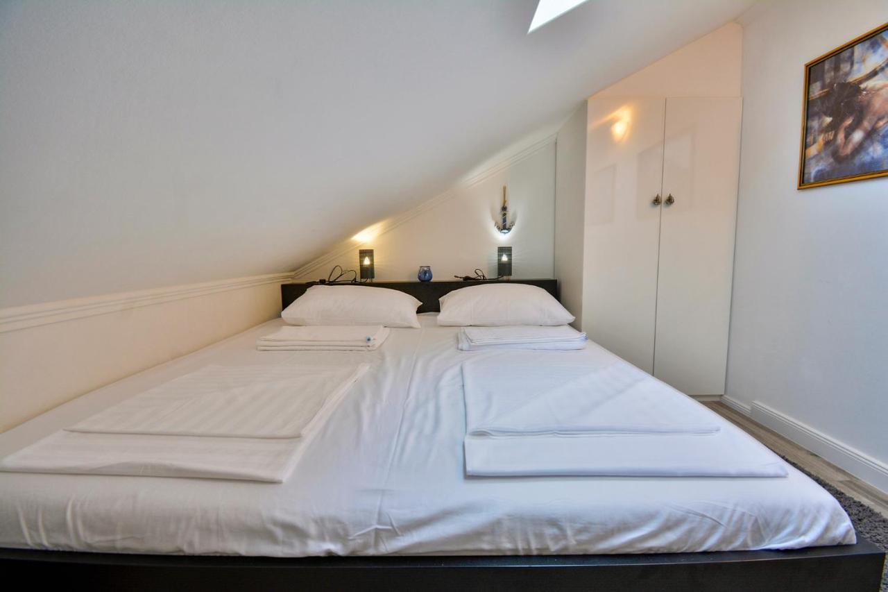 Apartment 10 In Villa Petrac Banjol Buitenkant foto